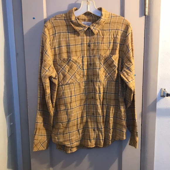2 UNIVERSAL THREADS long sleeve flannel shirts - Picture 7 of 12